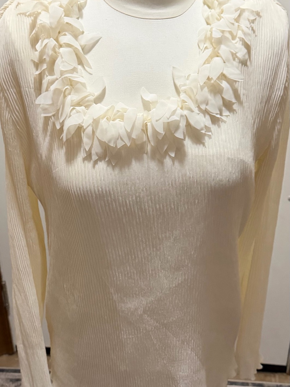 Coldwater Creek Ivory Pleated Top with Petal Trim xl